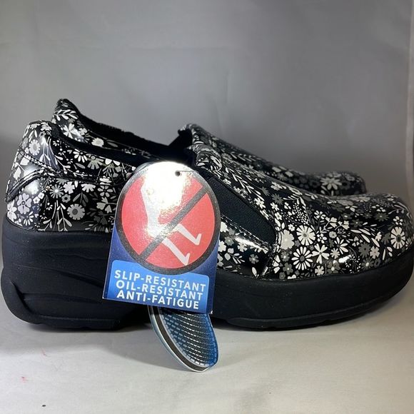 Easy Works women’s Health Care Professional Slip Resistant Shoes - Picture 2 of 4